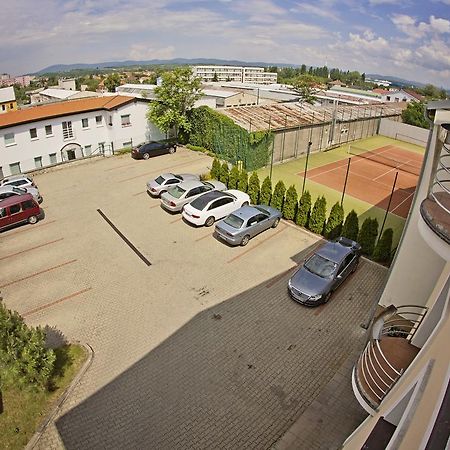 Hotel Eminent Zlaté Moravce Dış mekan fotoğraf