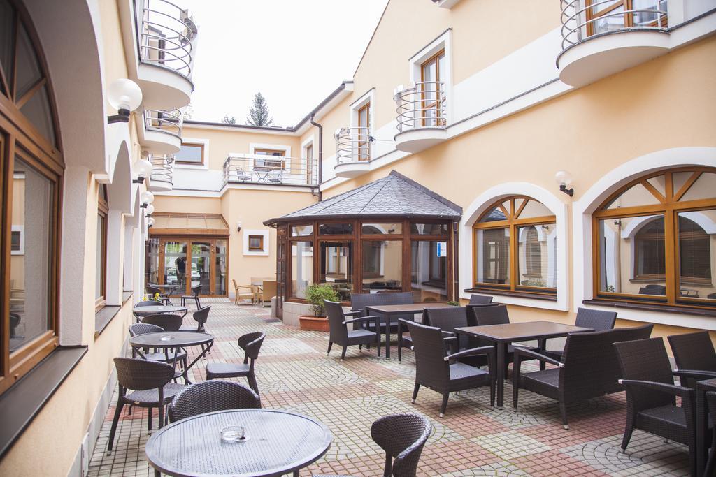 Hotel Eminent Zlaté Moravce Dış mekan fotoğraf