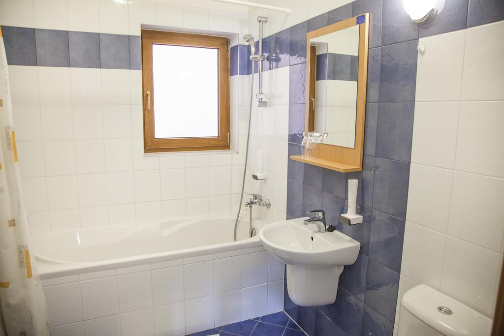 Hotel Eminent Zlaté Moravce Dış mekan fotoğraf