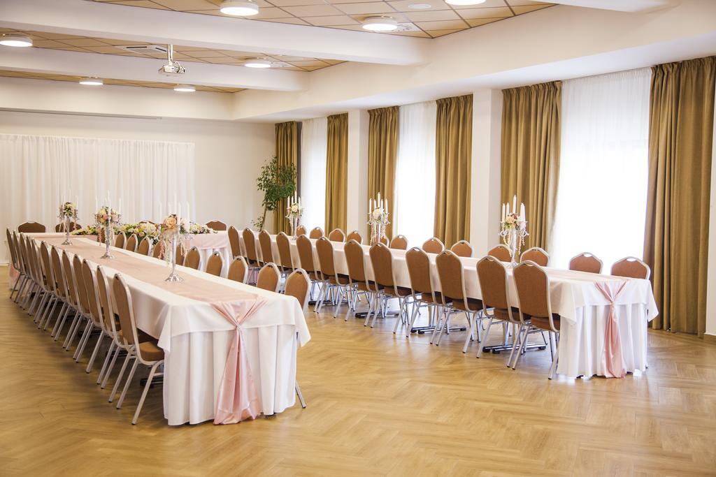 Hotel Eminent Zlaté Moravce Dış mekan fotoğraf