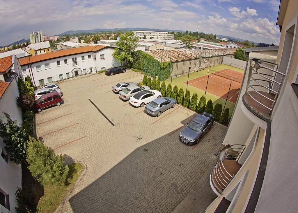 Hotel Eminent Zlaté Moravce Dış mekan fotoğraf