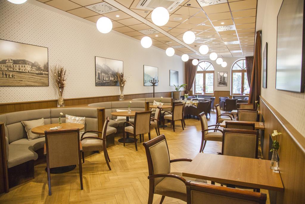 Hotel Eminent Zlaté Moravce Dış mekan fotoğraf